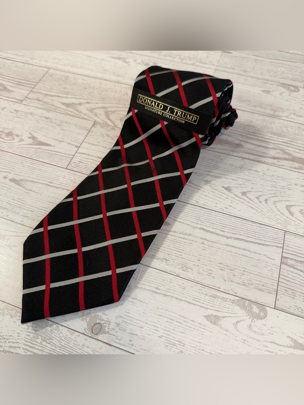 NWT Donald J. Trump Signature Silk Plaid Black Red Silver Tie, Necktie